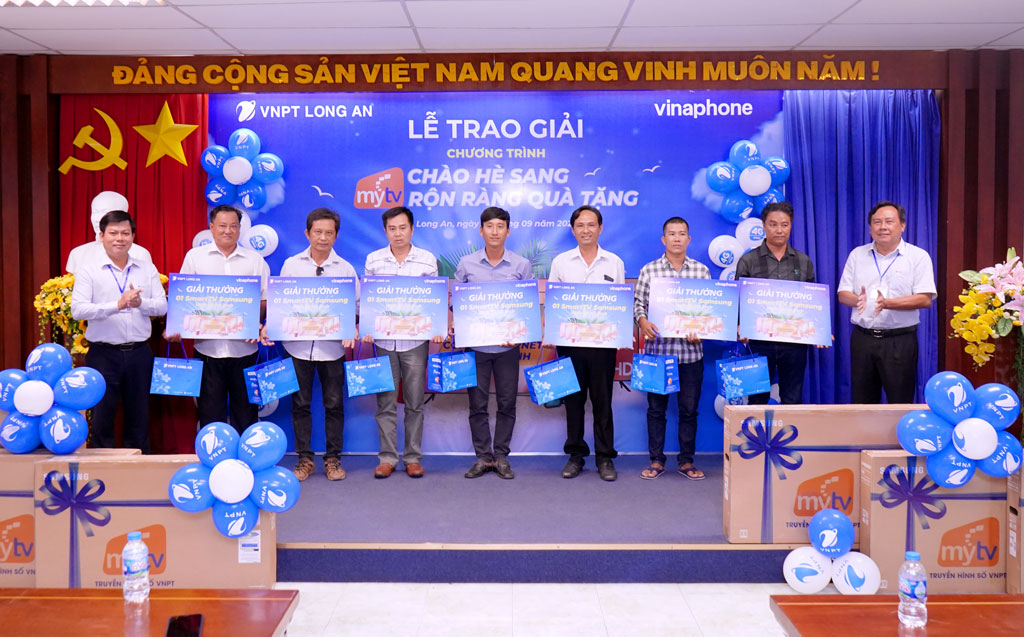 VNPT Long An trao thưởng chương trình khuyến mại 'Chào hè sang - Rộn ràng quà tặng'
